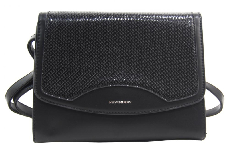 Černá crossbody dámská kabelka v hadím designu NEW BERRY Černá crossbody dámská kabelka v hadím designu NEW BERRY